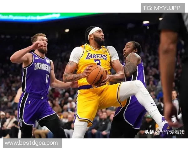 2015年湖人队与国王队季前赛精彩回顾与赛后分析