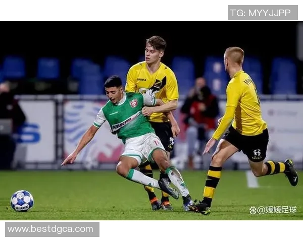 兹沃勒与格拉夫的激烈对决揭示了足球战术的新趋势与未来发展方向 兹沃勒与格拉夫的激烈对决揭示了足球战术的新趋势与未来发展方向